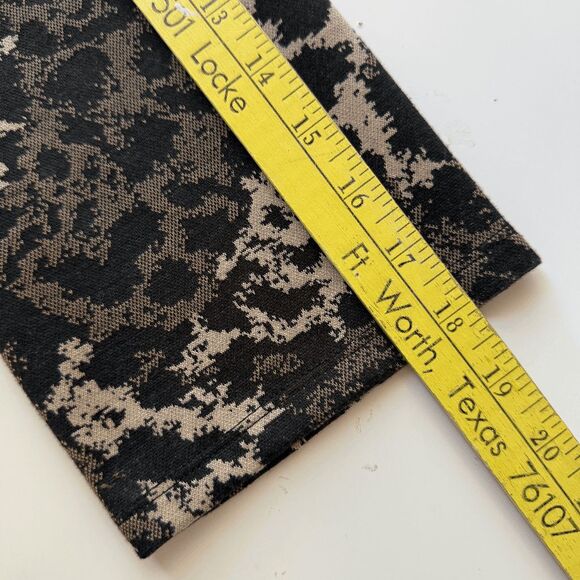 Investments‎ Animal Print, 3/4 Sleeve Tunic with Mock Turtleneck. - Picture 4 of 7